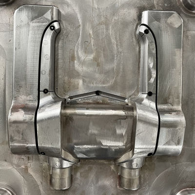 Stampo a iniezione plastica con design personalizzato e canale caldo e acciaio per stampi P20H per parti industriali in ABS PP PA6 POM HDPE