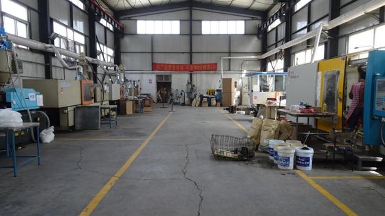Stampaggio a iniezione di plastica certificato ISO9001 con colore e dimensioni personalizzati per applicazioni industriali