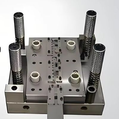 Stampo a iniezione di plastica e strumento di stampaggio a iniezione con P20/718/738/NAK80/S136 per stampo per veicoli 250000-300000 colpi
