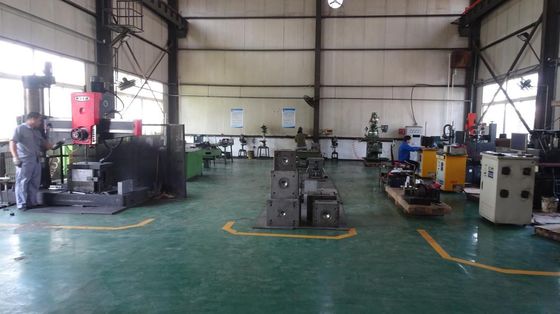 Stampo di iniezione in plastica a colori personalizzato per la produzione di parti interne per autoveicoli