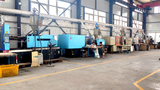 Produttori di prodotti di plastica per fabbricazione di prodotti di plastica per uso industriale