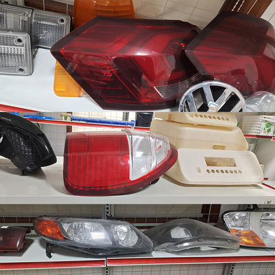 Stampo di iniezione di plastica a macchina CNC ad alta precisione per la lavorazione del cruscotto di auto su misura con stampo in acciaio P20, 718, 2738, 2316, S136, NAK80, 2344